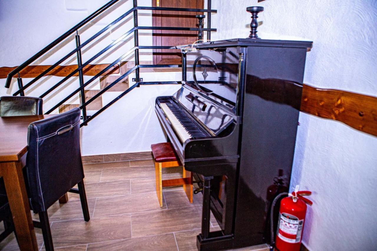 Vila Swe Sar Hotel Curtea de Argeş Buitenkant foto